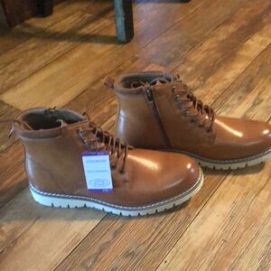 Men’s size 11 Steve Madden chukka boots. NWT never worn.